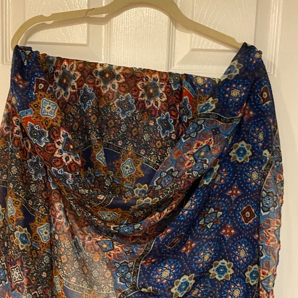 Elegant Blue Patterned Scarf - Picture 10 of 10